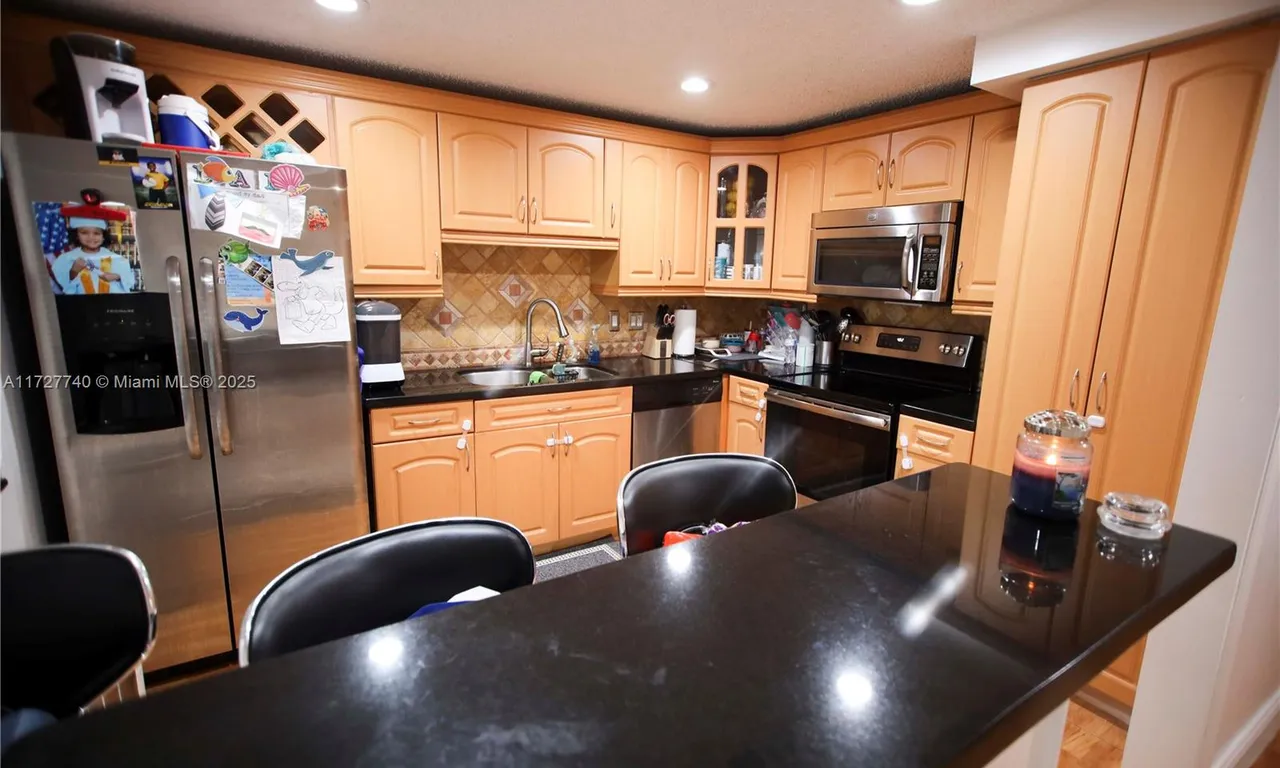 195 Lakeview Dr # 103, Weston FL 33326