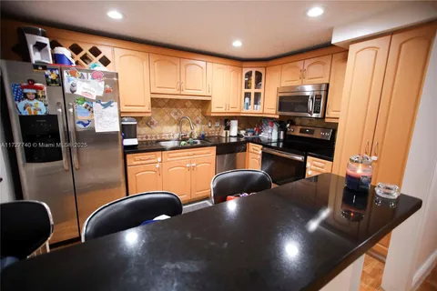 195 Lakeview Dr # 103, Weston FL 33326