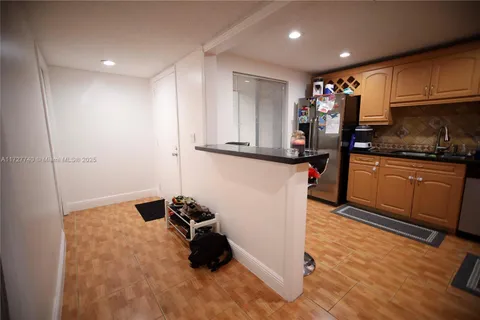 195 Lakeview Dr # 103, Weston FL 33326