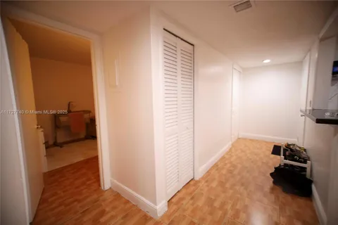 195 Lakeview Dr # 103, Weston FL 33326