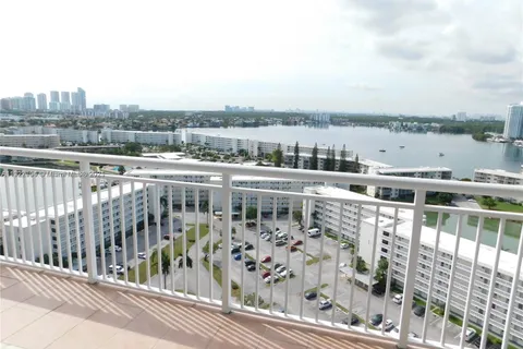 18011 Biscayne Blvd, Aventura FL 33160