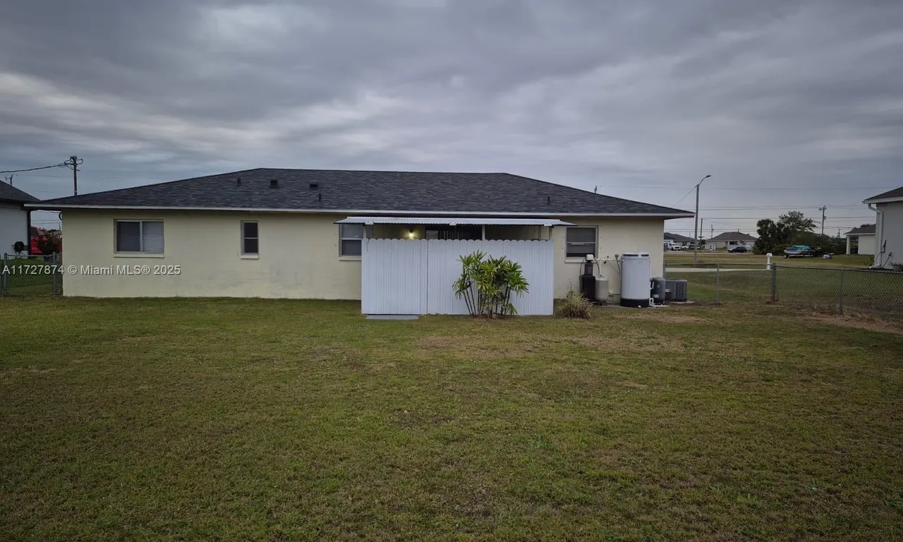 1019 SW 7 Place, Cape Coral FL 33993