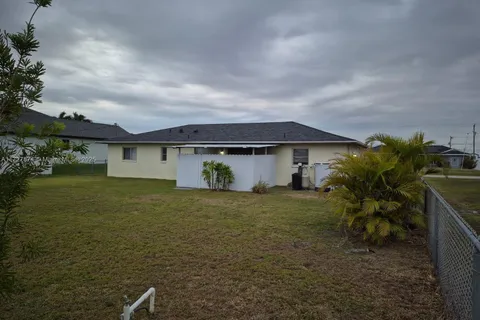 1019 SW 7 Place, Cape Coral FL 33993