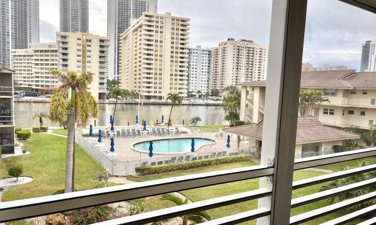 2600 Diana Dr # 318, Hallandale Beach FL 33009