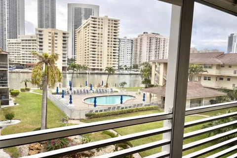 2600 Diana Dr # 318, Hallandale Beach FL 33009