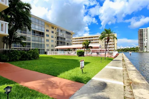 2980 Point East Dr # D102, Aventura FL 33160