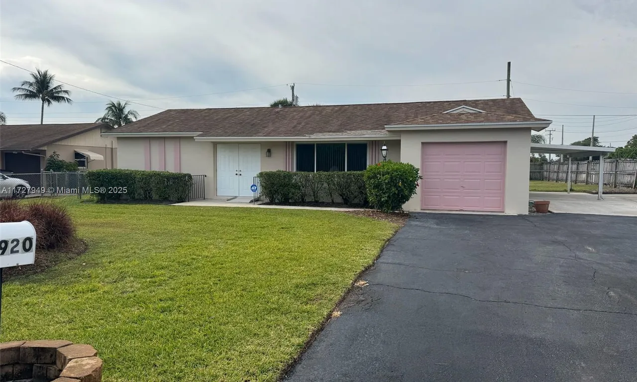 1920 Laurel Ln, Lake Clarke Shores FL 33406