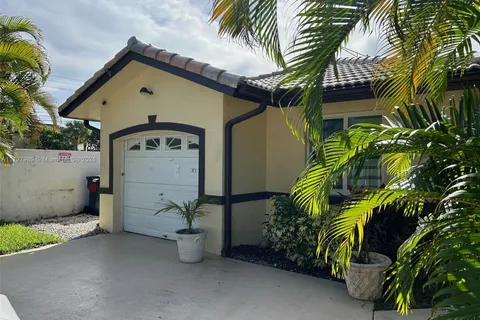 13728 SW 157th Ter, Miami FL 33177