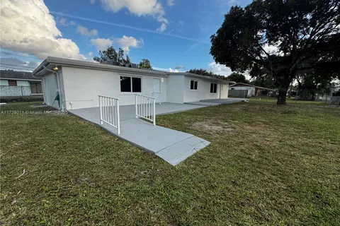 1911 SW 97th Ave, Miramar FL 33025