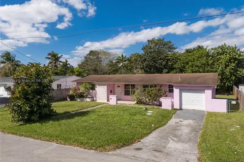 14710 S Spur Dr, Miami FL 33161