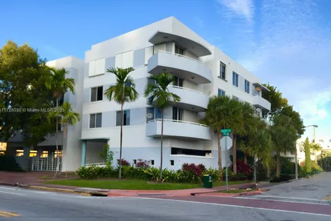 7601 Dickens Ave # 303, Miami Beach FL 33141