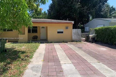 1170 NE 149th St, North Miami FL 33161