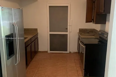 1170 NE 149th St, North Miami FL 33161