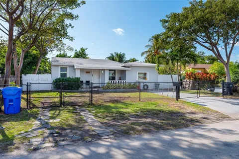 2114 Plunkett St, Hollywood FL 33020