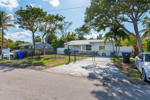 2114 Plunkett St, Hollywood FL 33020