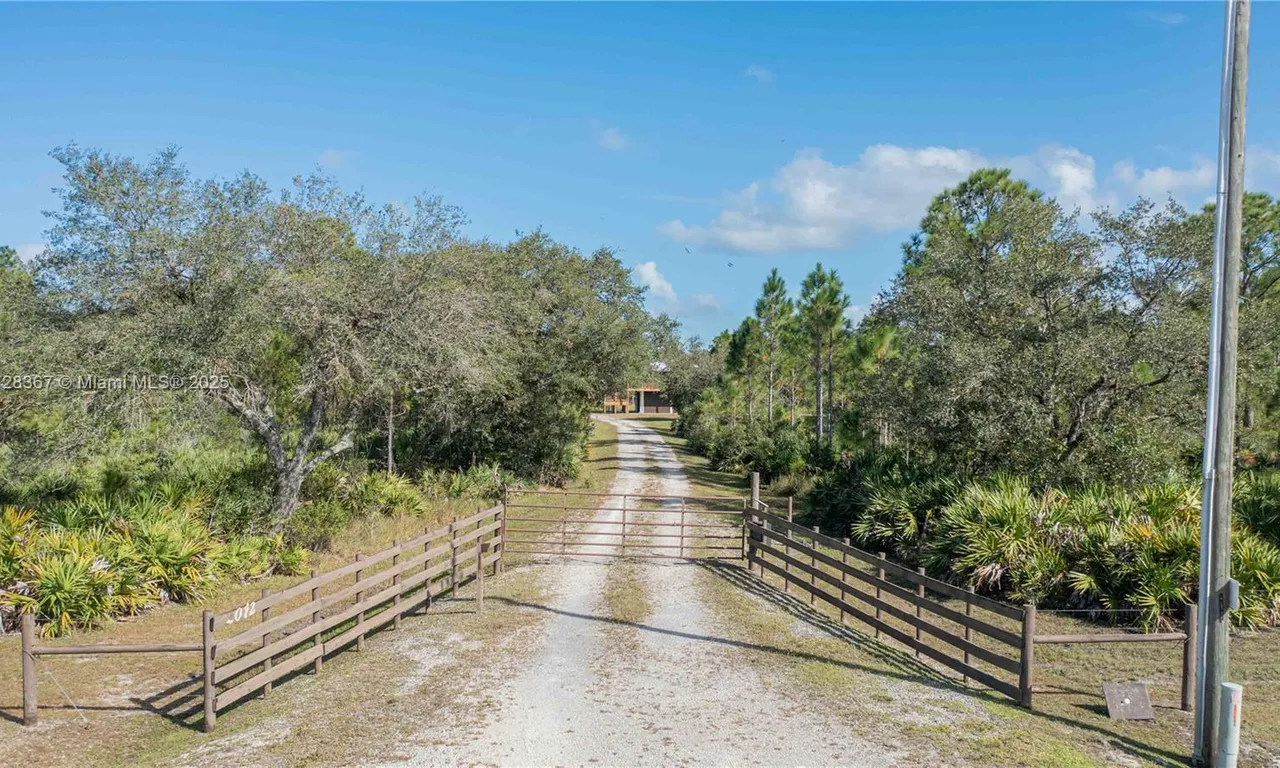 2072 Nine Mile Rd, Other City - In The State Of Florida FL 33935