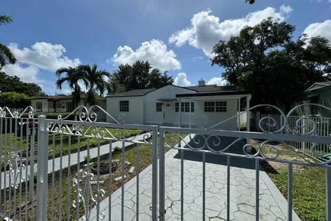 1136 NW 46th St, Miami FL 33127