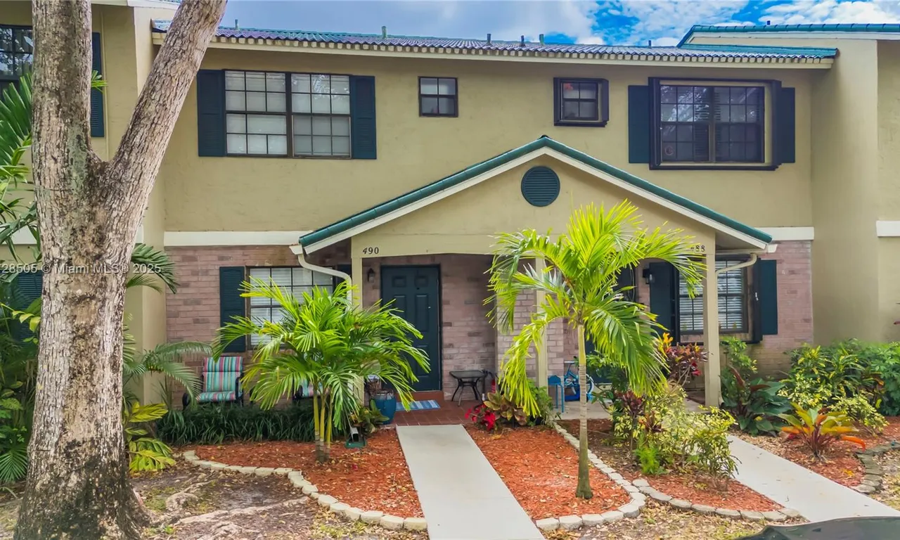 490 Westree Ln, Plantation FL 33324