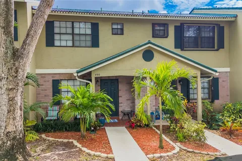 490 Westree Ln, Plantation FL 33324