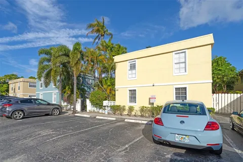 320 SE 10th Ave # D, Pompano Beach FL 33060