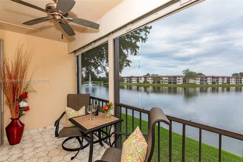 9423 S Hollybrook Lake Dr # 209, Pembroke Pines FL 33025