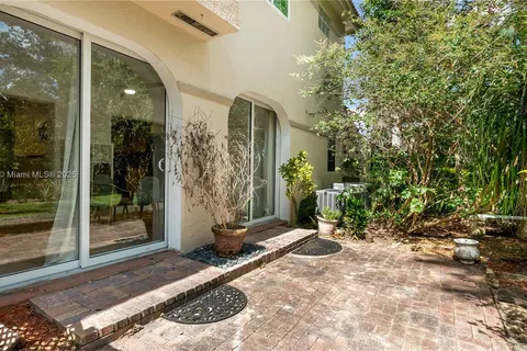 6525 Via Regina # 0100, Boca Raton FL 33433