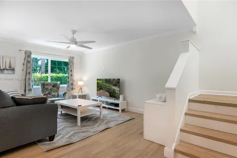 6525 Via Regina # 0100, Boca Raton FL 33433