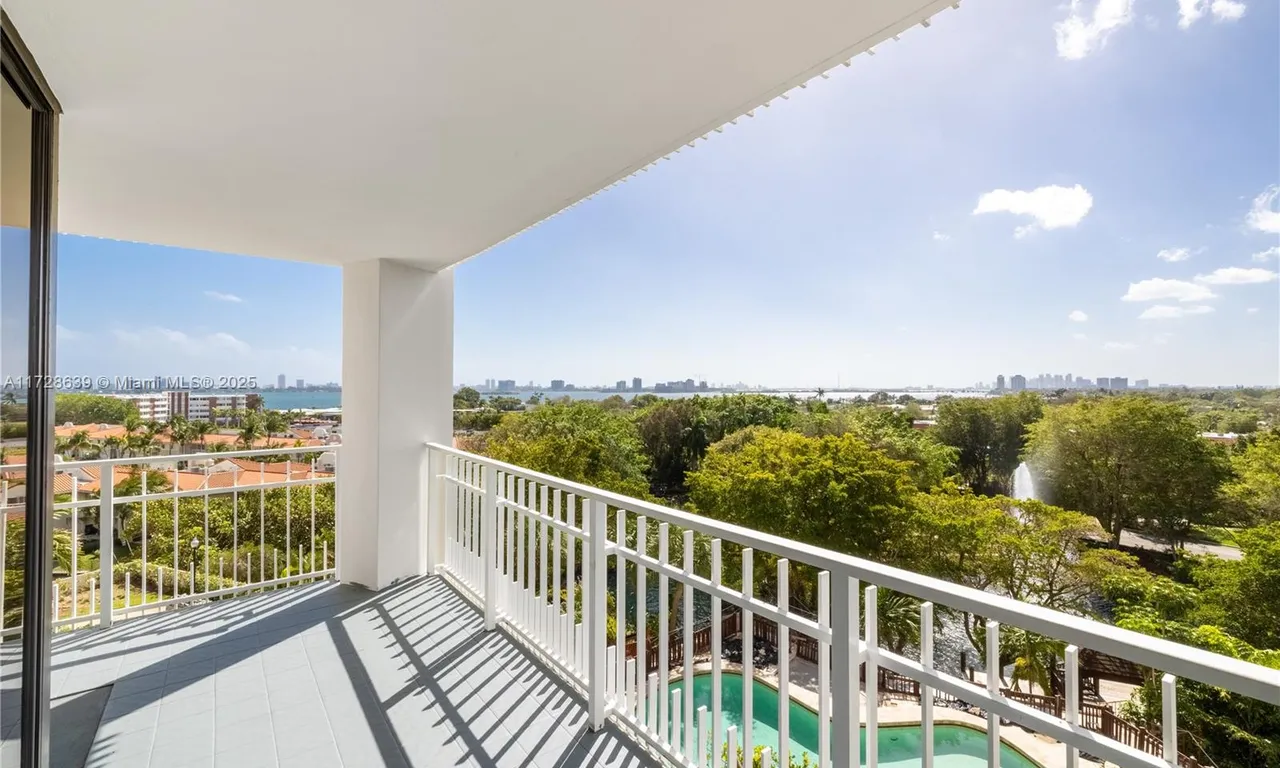 1000 Quayside Ter # 708, Miami FL 33138