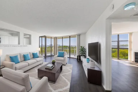 1000 Quayside Ter # 708, Miami FL 33138