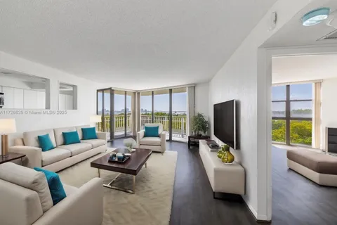 1000 Quayside Ter # 708, Miami FL 33138