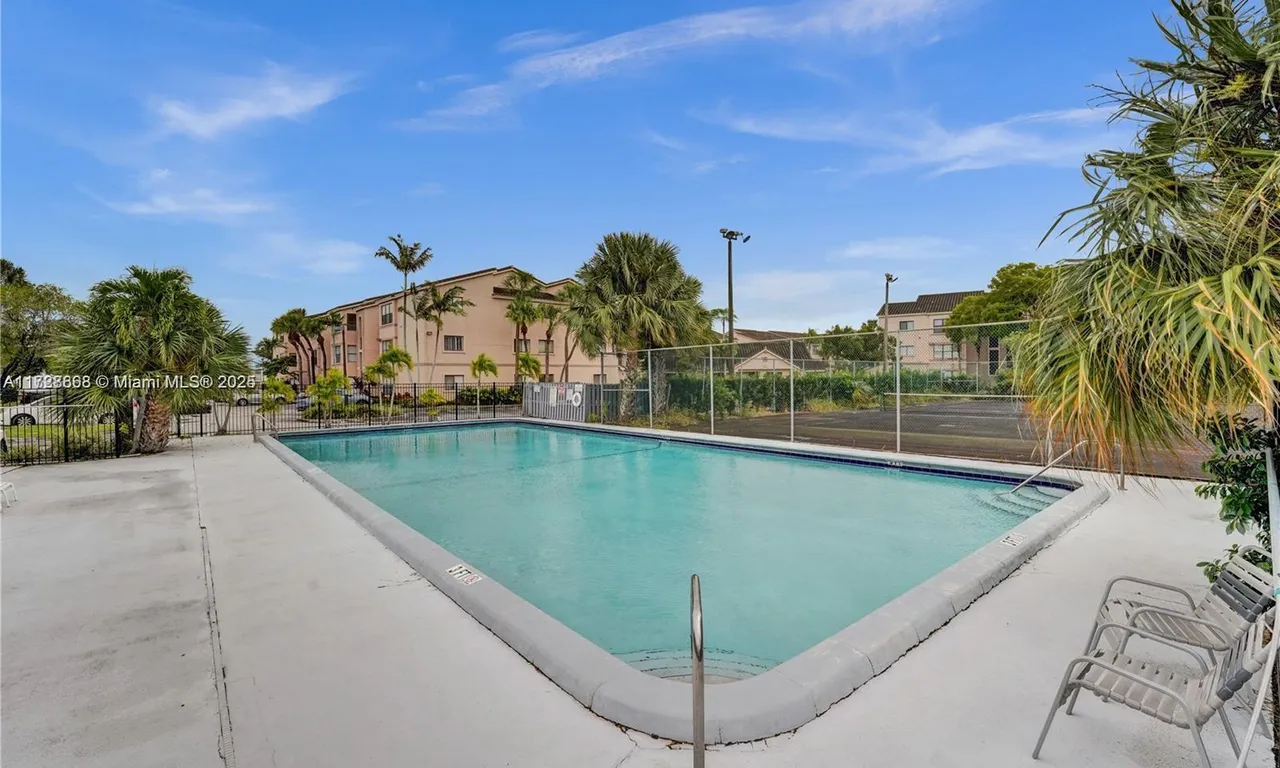 2700 S University Dr # 4B, Davie FL 33328
