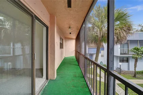 2700 S University Dr # 4B, Davie FL 33328