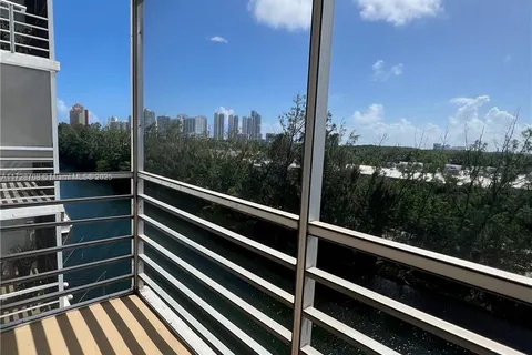 3660 NE 166th St # 610, North Miami Beach FL 33160