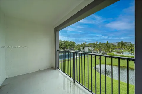 4560 NW 107TH AVE # 308, Doral FL 33178