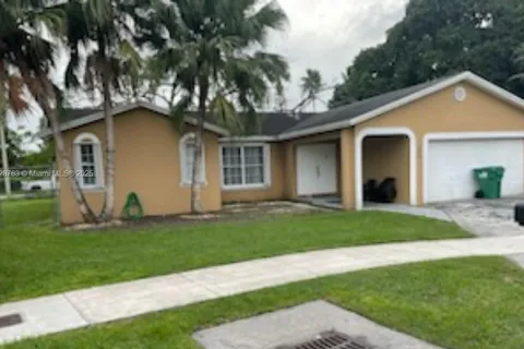 13670 SW 283 Ter, Homestead FL 33033