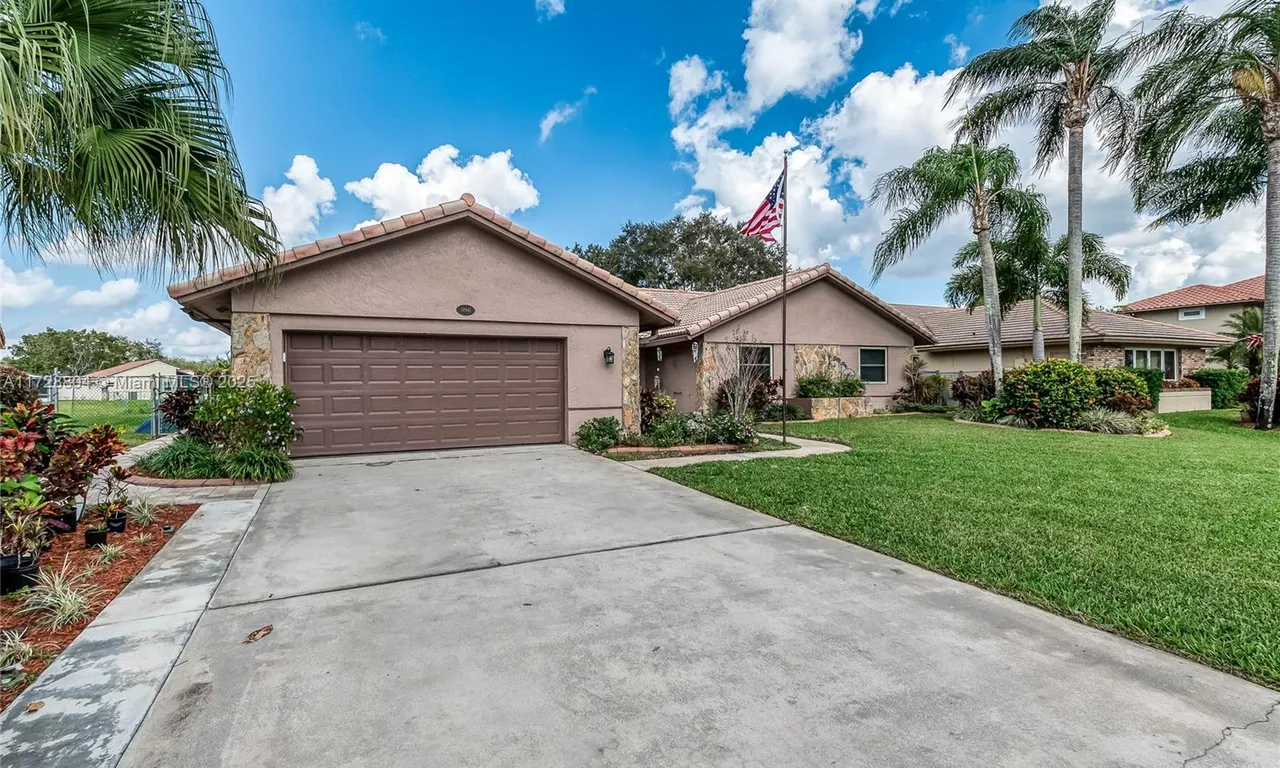 14941 Featherstone Way, Davie FL 33331