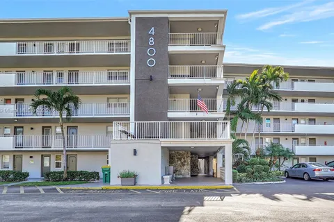 4800 Hillcrest Ln # 301, Hollywood FL 33021