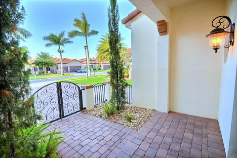 3613 NW 87th Ave, Cooper City FL 33024