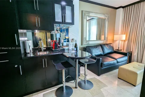 1437 Collins Ave # 214, Miami Beach FL 33139