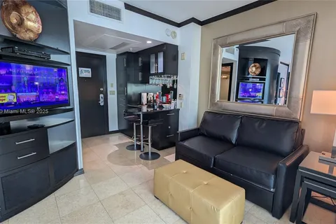 1437 Collins Ave # 214, Miami Beach FL 33139