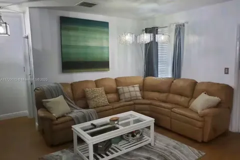 1836 BLUE ROOM SW 9TH AVE, Fort Lauderdale FL 33315