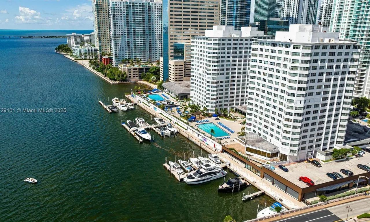 905 Brickell Bay Dr # 1821, Miami FL 33131