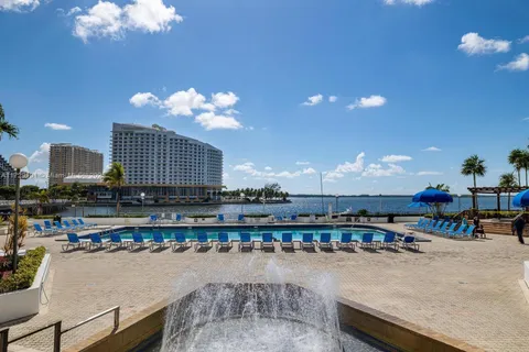 905 Brickell Bay Dr # 1821, Miami FL 33131