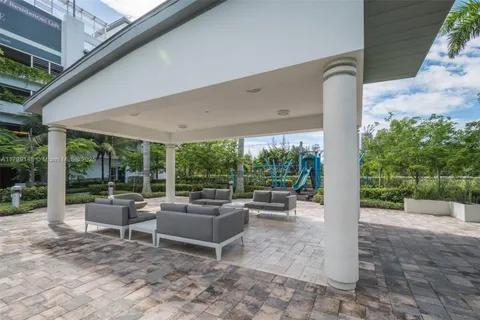 17111 Biscayne Blvd # 707, North Miami Beach FL 33160