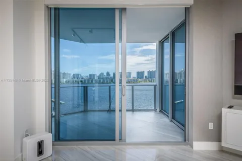 17111 Biscayne Blvd # 707, North Miami Beach FL 33160