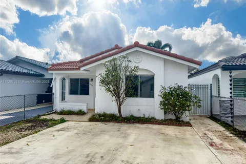 2864 W 75th St, Hialeah FL 33018