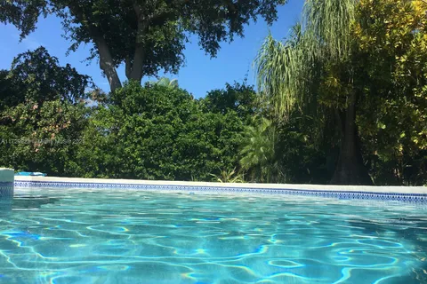 5750 SW 52nd Ter, South Miami FL 33155