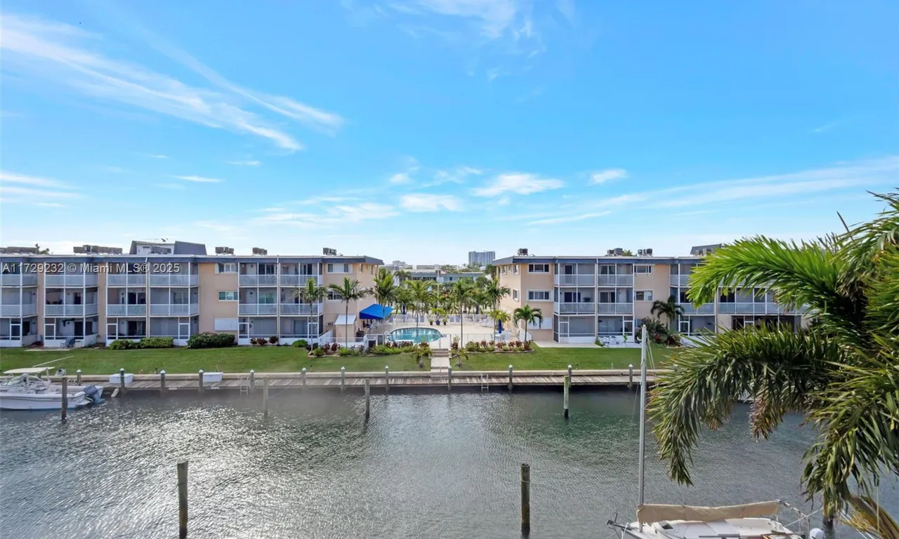 124 Shore Ct # 303, North Palm Beach FL 33408