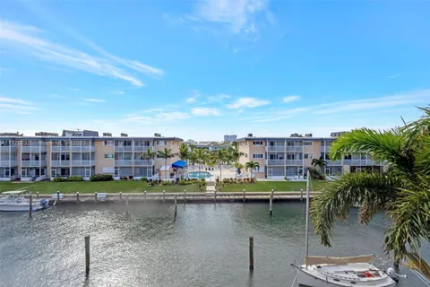 124 Shore Ct # 303, North Palm Beach FL 33408