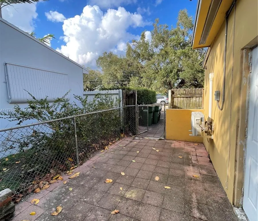 1170 NE 149th St # 1, North Miami FL 33161